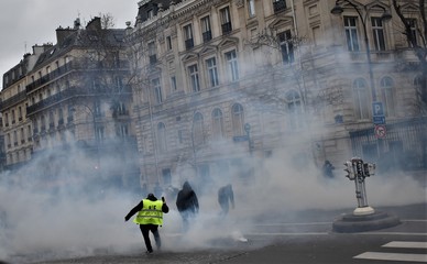 Paris - Yellow Vest Protest - Arc of the triumph 