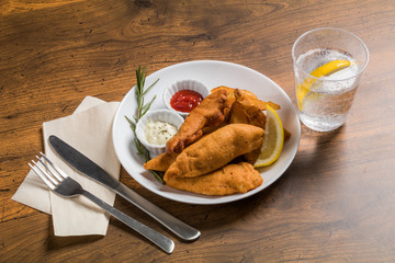 フィッシュアンドチップス typical British fish and chips
