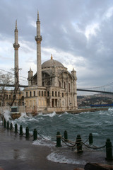 Fototapeta na wymiar Ortakoy Mosque in ıstanbul. 