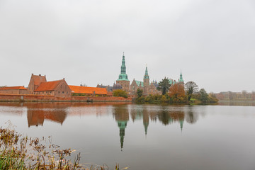 Naklejka premium Afternoon exterior view of the famous Frederiksborg Castle