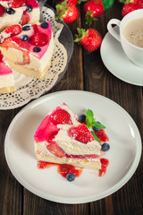 Cheesecake with strawberries, blueberry and jelly