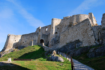 Obraz premium The ruins of the old Spis Castle in Slovakia