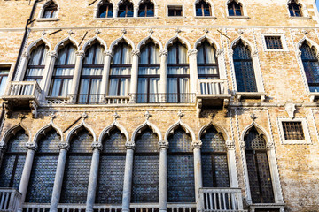 Fototapeta na wymiar Arched and columns on a venetian building