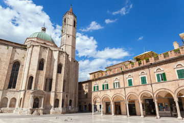 Fototapeta na wymiar Piazza del Popolo in Ascoli Piceno Italy