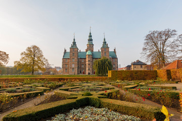 Naklejka premium Exterior autumn view of the famous Rosenborg Slot
