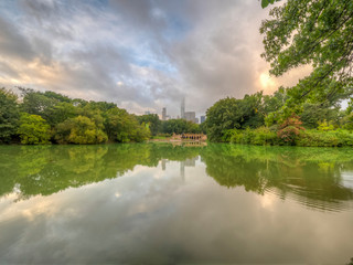 Fototapeta na wymiar At the lake in Central Park