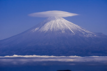 冬の富士山、日本の絶景、霊峰富士、清水吉原と雲海