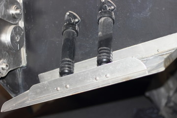 Automatic trim tab on transom motor boat