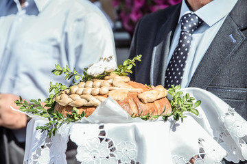 Powitanie nowożeńców chlebem i solą