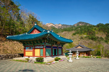 Sinheungsa temple in Seoraksan National Park, Soraksan, South Korea