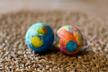 Ostereier bunt nebeneinander