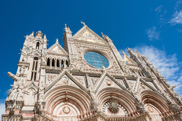 Touristenmagnet in Siena ist auch der imposante Dom am Domplatz