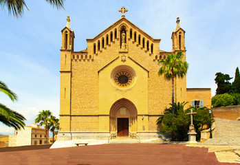 Fototapeta na wymiar Festungskirche in Artà auf Mallorca