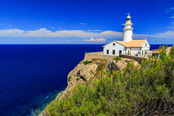 Fototapeta na wymiar Leuchtturm am Cap de Capdepera auf Mallorca
