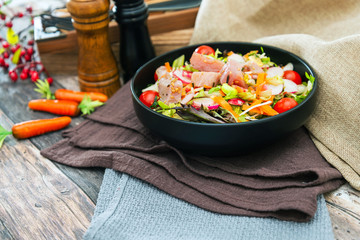 salad crude in melance of beans, kitchen of smoked tuna and sauce wasabi and cincemere