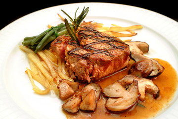 Italian food recipes, grilled veal fillet with mushrooms