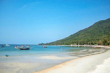 Fototapeta na wymiar Fishing boats parked on the Beach at Koh Phangan, Surat Thani in Thailand
