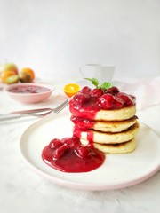 pancakes with strawberries and cream