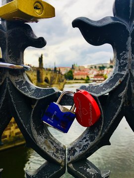 shallow focus photo of blue steel padlock