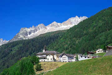 Fototapeta na wymiar Bedretto Tal in den Schweizer Alpen