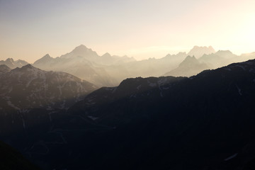 Sonnenuntergang in den Schweizer Alpen