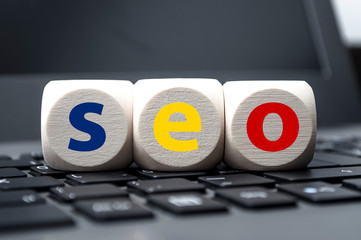 Würfel mit SEO Search Engine Optimization