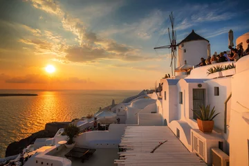 Foto auf Acrylglas Santorini Griechenland berühmtes Oia in der goldenen Stunde des Sonnenuntergangs © PawelUchorczak