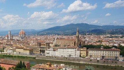 Obraz premium Beautiful cityscape skyline of Firenze (Florence), Italy, with the bridges over the river Arno in Tuscany