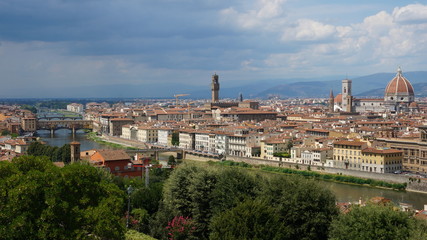 Fototapeta na wymiar Beautiful cityscape skyline of Firenze (Florence), Italy, with the bridges over the river Arno in Tuscany