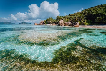 Cercles muraux Anse Source D'Agent, île de La Digue, Seychelles Famous tropical beach Anse Source d'Argent with granite boulders, La Digue Island, Seychelles