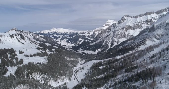 Col du Pillon Saanetal winter - Aerial 4K