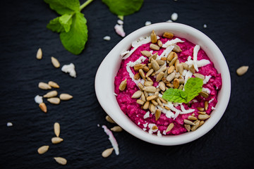  pound salad with beetroot and goat cheese