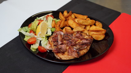 foto menu ristorante piatto principale portata secondo aperitivo burger ristorante carne piatto primo piatto pub bar  faast food