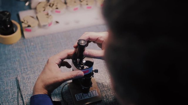 Production and assembly of the microscope
