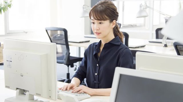 4K・ビジネス・女性