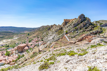 Fototapeta na wymiar Castillo en lo alto de una roca granitica. Castellote, Maestrazgo. Teruel