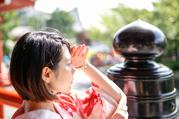 Obraz premium Young Japanese women in a kimono.