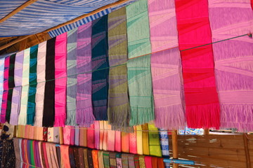 Echarpes de soie colorées 
