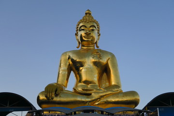 Statue de Bouddha dorée