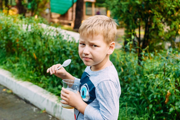 six-year-old boy eats a plastic spoon useful oxygen cocktail