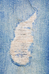 Strappo sul jeans - dettaglio