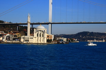 Fototapeta na wymiar Istanbul Bosphorus Bridge. Ortakoy mosque. Pulled out of the sea.