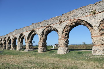 Fototapeta na wymiar Aqueducs romains de Chaponost (Rhône, France)