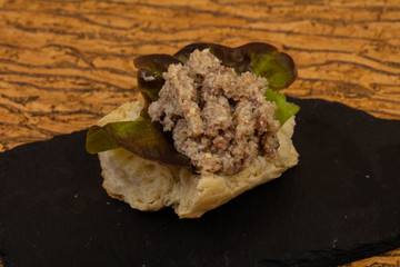 Yewish forshmak with bread