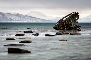 Altes Schiff im Regen