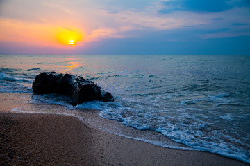 Obraz na płótnie Canvas Beautiful sea at sunset.