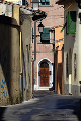 Fototapeta na wymiar Street in the City Center in Pisa, Italy