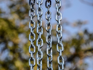 Obraz premium Metal chain for load suspension.