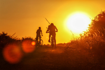 Obraz na płótnie Canvas Silhouette of mountain bikers