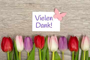 Tulpen und Karte: Vielen Dank!
